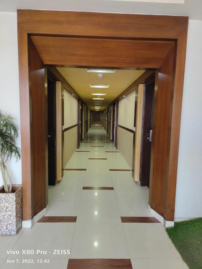 Tgv Hotel Ahmedabad Extérieur photo